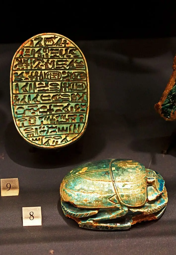 Amulette égyptienne scarabée de Amenhotep III et de la reine Tiyi